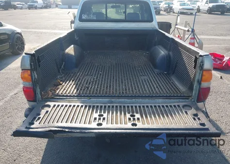 2004 Toyota Tacoma z USA, uszkodzony, nr VIN 5TEVL52N94Z399113